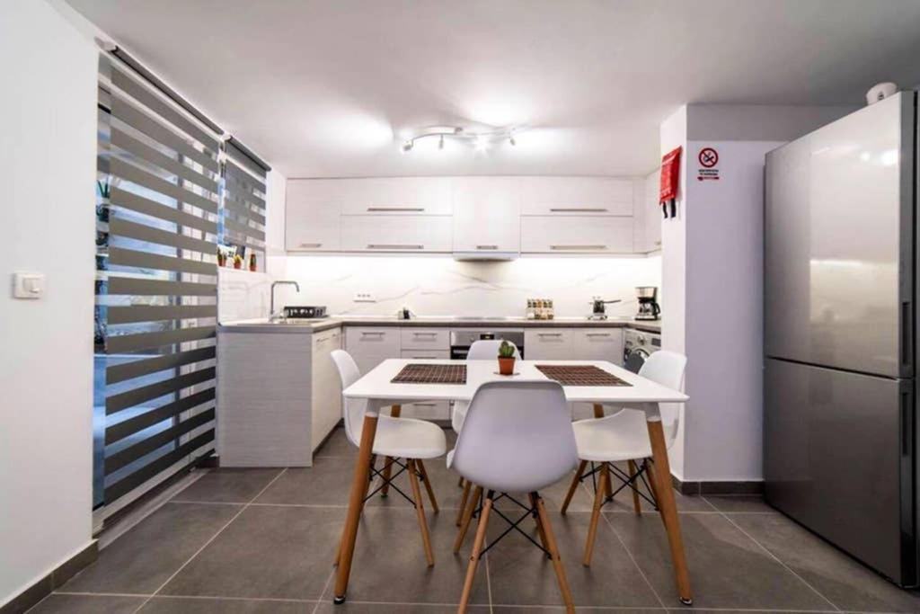 Brand New Aprt With Backyard In Lycabettus Hill ! Leilighet Athen Eksteriør bilde