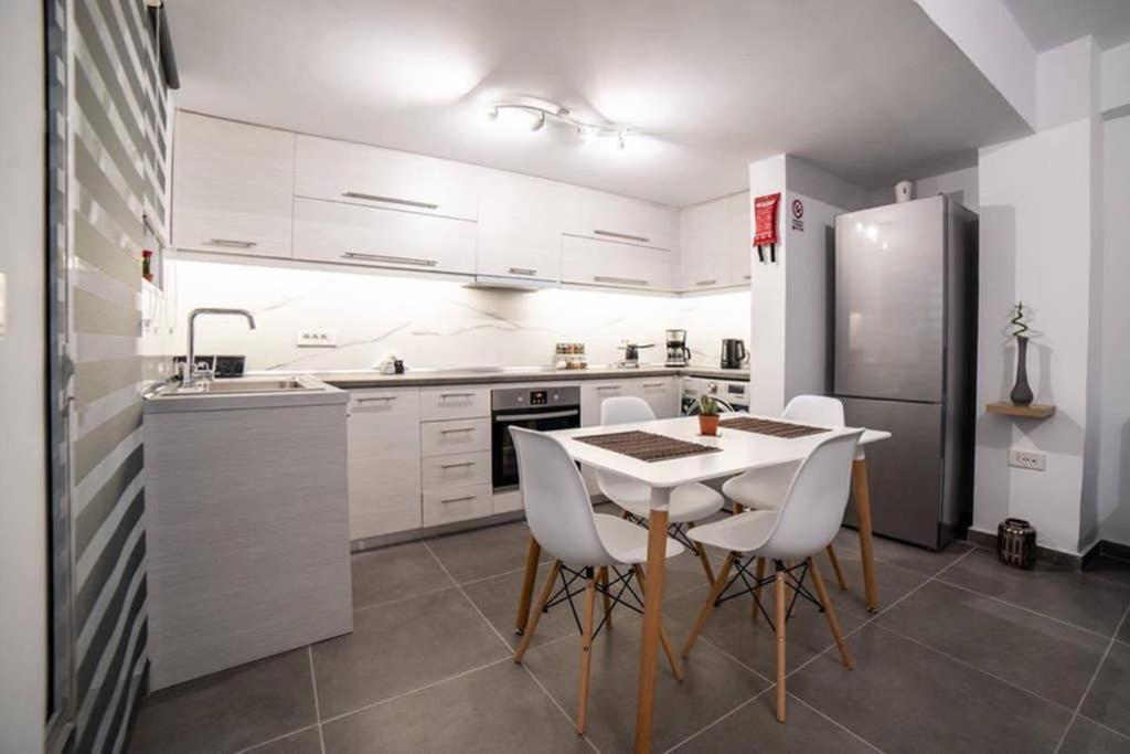 Brand New Aprt With Backyard In Lycabettus Hill ! Leilighet Athen Eksteriør bilde